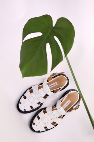 Белые кожаные сандалии