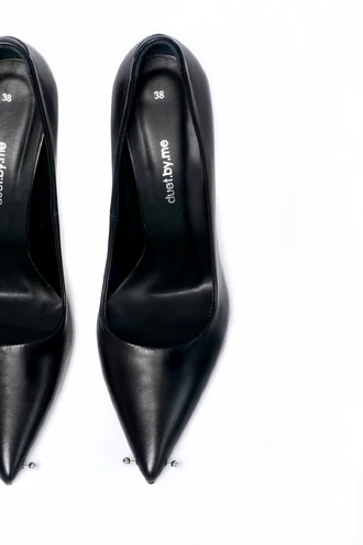 Лодочки на высоком каблуке с пирсингом